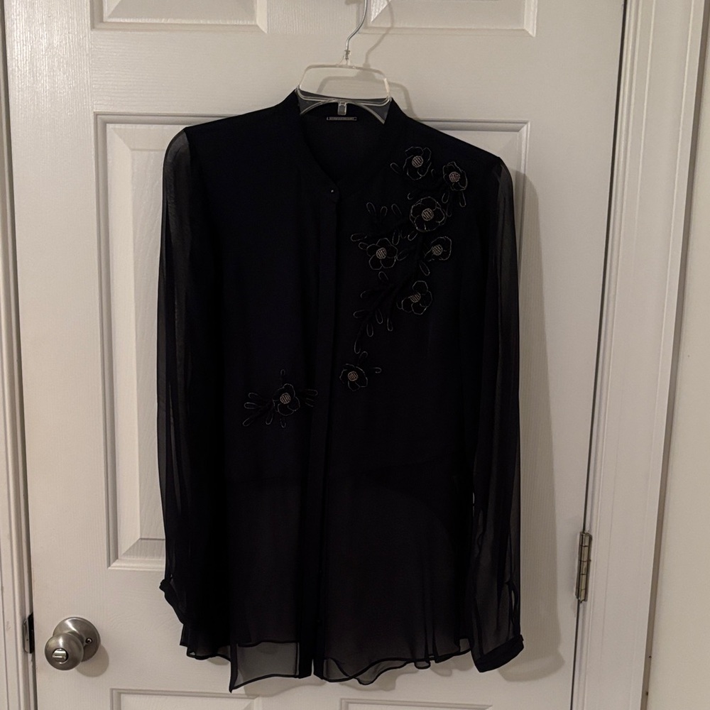 Elie Tahari: Elegant Black Embroidered Women's Blouse with sheath sleeves